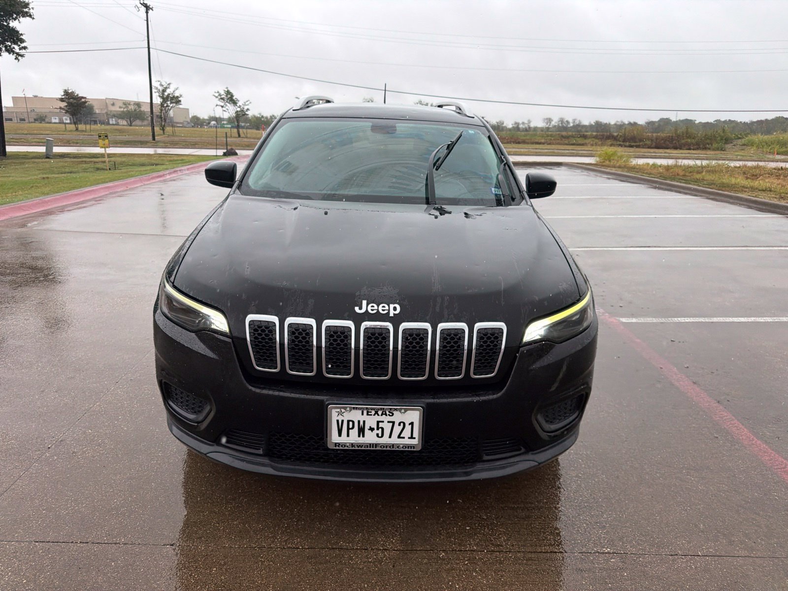 Used 2020 Jeep Cherokee Latitude FWD image 2