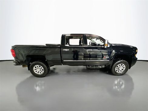 Used 2018 Chevrolet Silverado 2500 LTZ image 9
