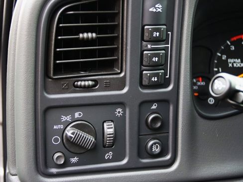 Used 2004 GMC Sierra 3500 SLT w/ Heavy-Duty Power Package image 42