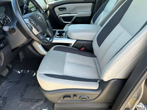 Used 2024 Nissan Titan SV w/ SV Convenience Package image 7