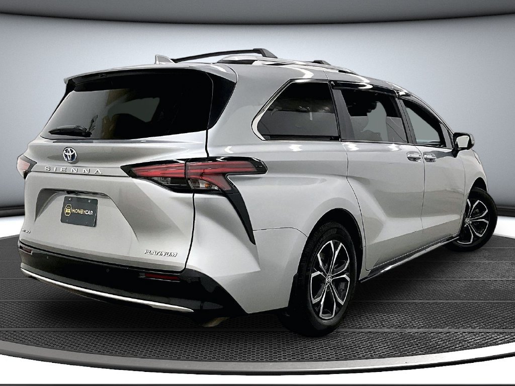 Used 2025 Toyota Sienna Platinum AWD/4WD image 6