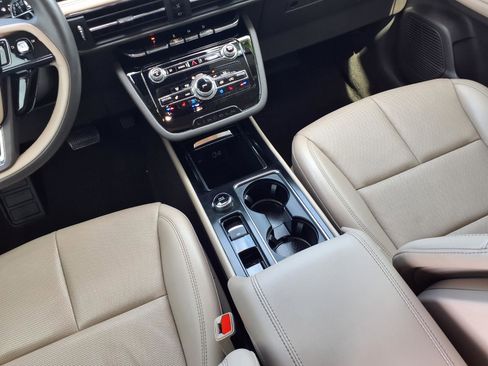 Used 2022 Lincoln Corsair AWD w/ Premium Package image 12