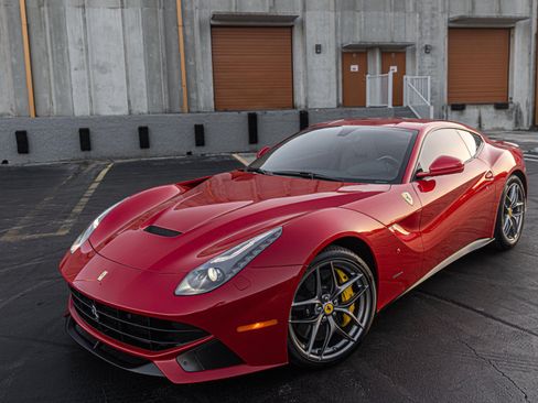 Used 2014 Ferrari F12 Berlinetta RWD image 23