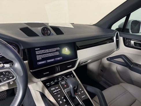 Used 2022 Porsche Cayenne AWD/4WD image 21