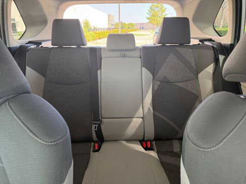 Used 2021 Toyota RAV4 XLE w/ Convenience Package image 38