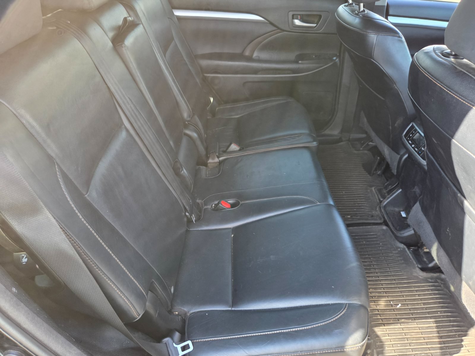Used 2016 Toyota Highlander XLE AWD/4WD image 11
