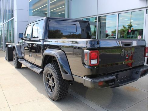 New 2025 Jeep Gladiator Sport image 7