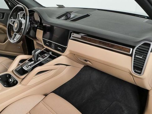 Certified 2022 Porsche Cayenne S image 24