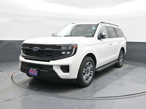 New 2025 Ford Expedition Active image 4