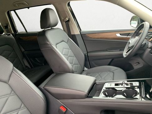 Used 2025 Volkswagen Atlas SE image 15