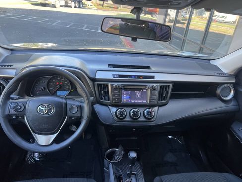 Used 2015 Toyota RAV4 LE FWD image 13
