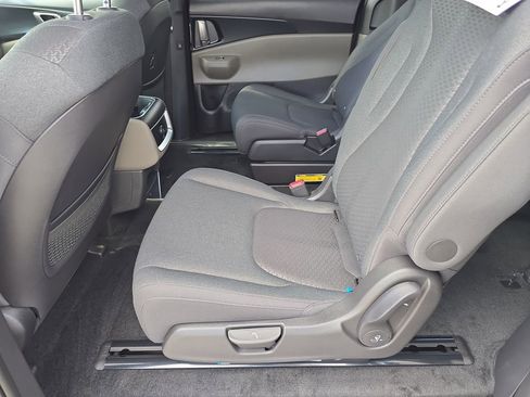 New 2026 Kia Carnival LX FWD image 16