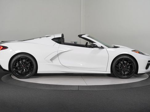 Used 2024 Chevrolet Corvette Stingray Premium Cpe w/ Stealth Interior Trim Package RWD image 9