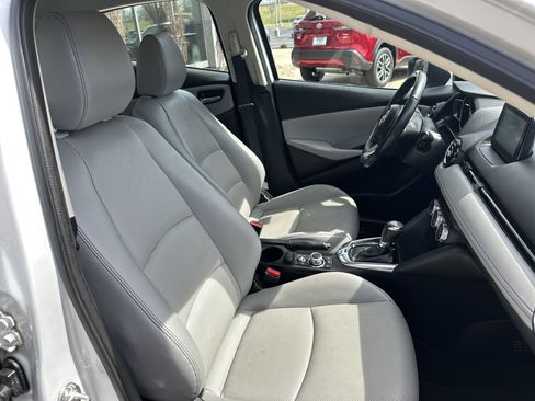 Used 2020 Toyota Yaris XLE image 27