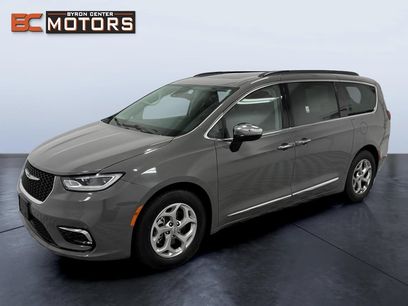 Used 2023 Chrysler Pacifica Limited