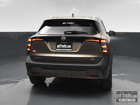 Used 2025 Nissan Kicks SR FWD image 6