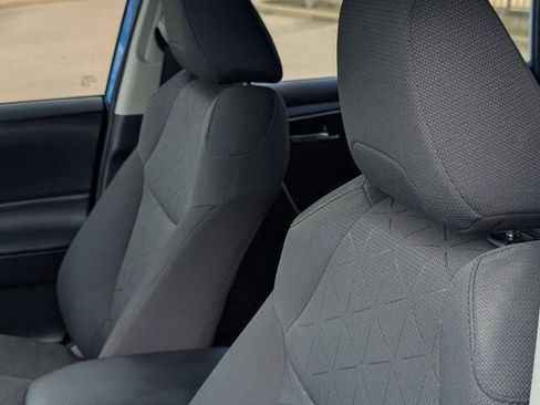 Used 2021 Toyota RAV4 XLE image 27