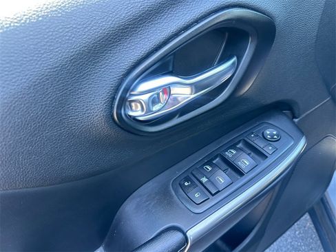 Used 2021 Jeep Cherokee Latitude Lux image 27