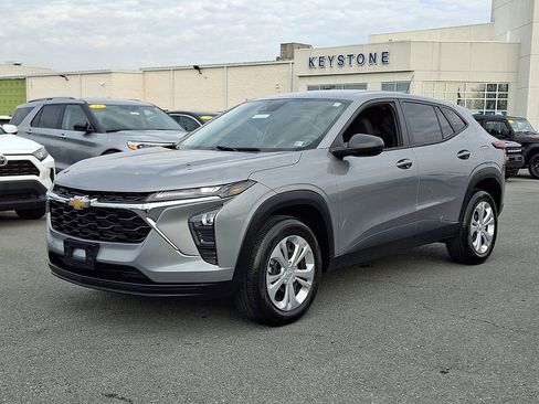 Used 2024 Chevrolet Trax LS image 3