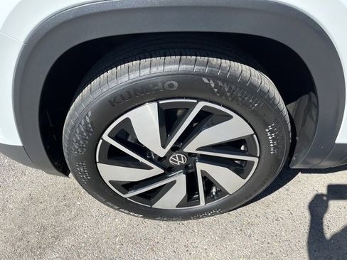 Used 2024 Volkswagen Atlas SE image 21