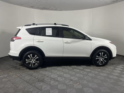 Used 2018 Toyota RAV4 LE FWD image 2