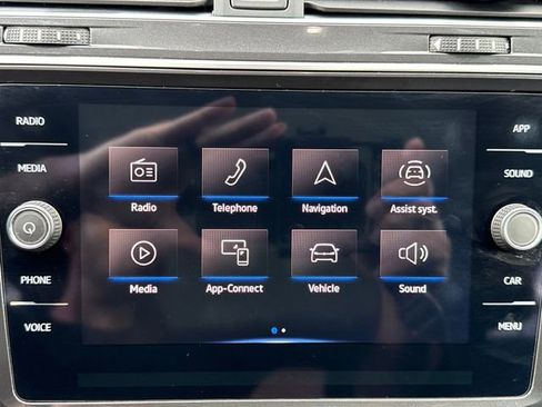 Used 2023 Volkswagen Tiguan SE image 18