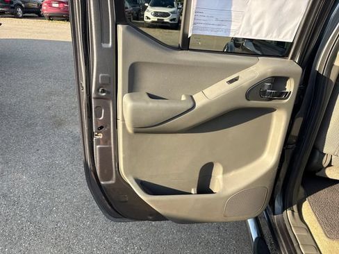 Used 2017 Nissan Frontier SV AWD/4WD image 17