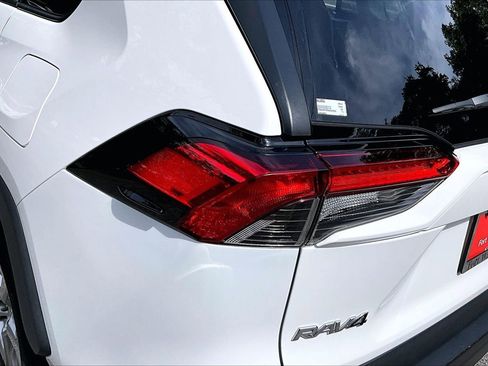 Used 2022 Toyota RAV4 XLE FWD image 20