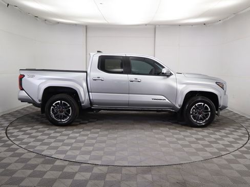 Used 2024 Toyota Tacoma TRD Sport image 4