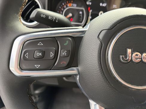 Used 2024 Jeep Wrangler Unlimited Sahara w/ Technology Group AWD/4WD image 25