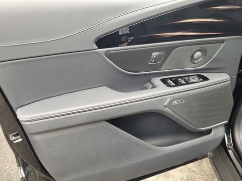 New 2026 Lincoln Nautilus Reserve w/ Jet Appearance Package image 10