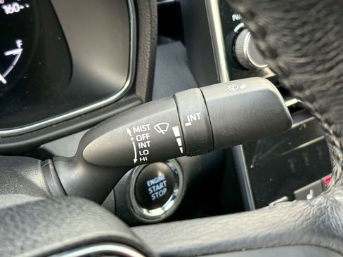 Used 2019 Toyota Avalon XLE image 25