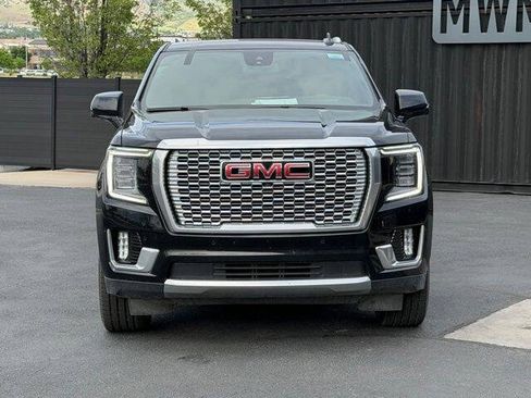 Used 2023 GMC Yukon XL Denali AWD/4WD image 3