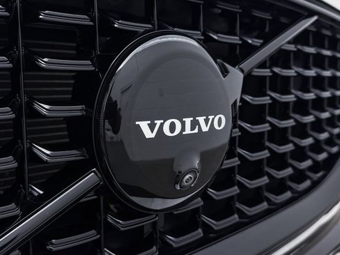 Used 2024 Volvo XC60 T8 Ultimate w/ Climate Package image 4