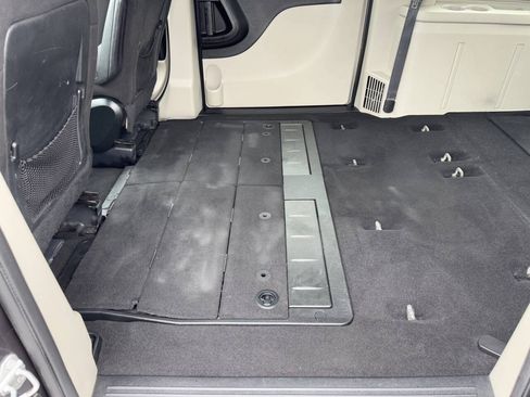Used 2017 Dodge Grand Caravan SE FWD image 34