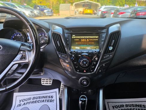 Used 2013 Hyundai Veloster Turbo image 10