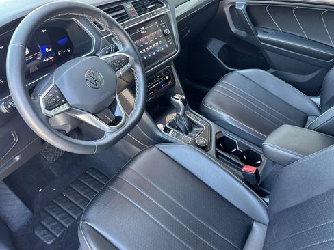 Used 2022 Volkswagen Tiguan SE AWD/4WD image 4