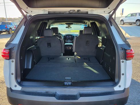 Used 2023 Chevrolet Traverse LT image 12