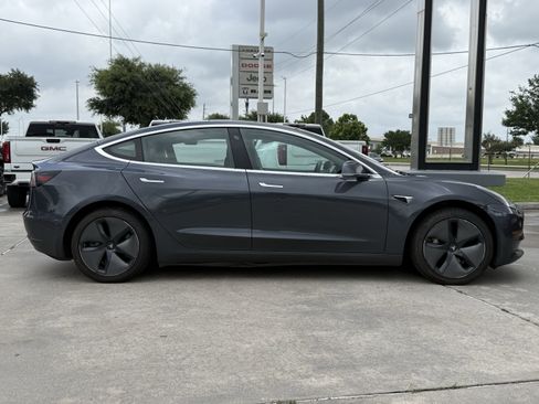 Used 2018 Tesla Model 3 Long Range RWD image 3
