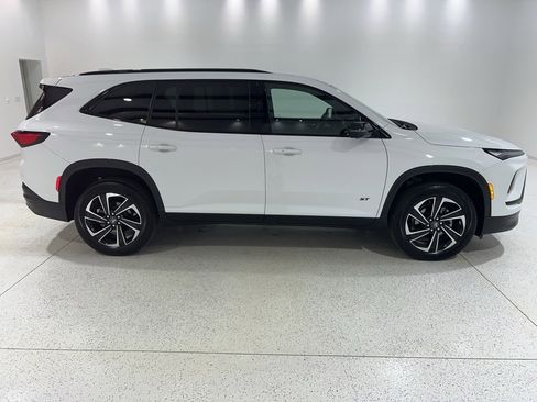 Used 2025 Buick Enclave Sport Touring image 6
