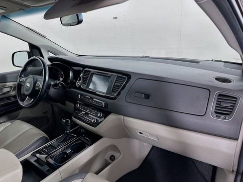 Used 2016 Kia Sedona SX image 31
