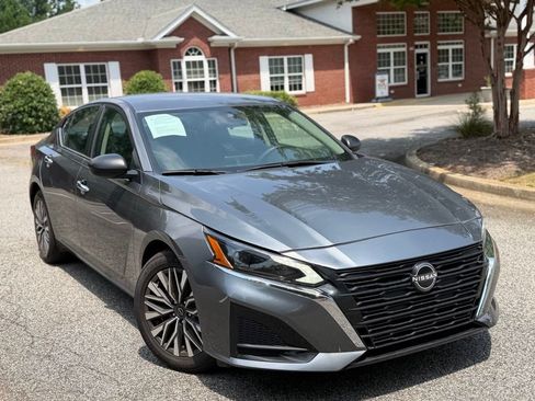 Used 2024 Nissan Altima 2.5 SV FWD image 7