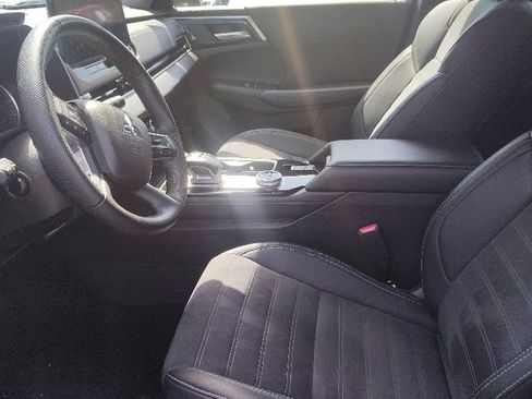 Used 2025 Mitsubishi Outlander SE AWD/4WD image 9