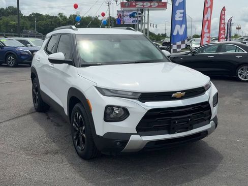 Used 2023 Chevrolet TrailBlazer LT w/ Convenience Package FWD image 9
