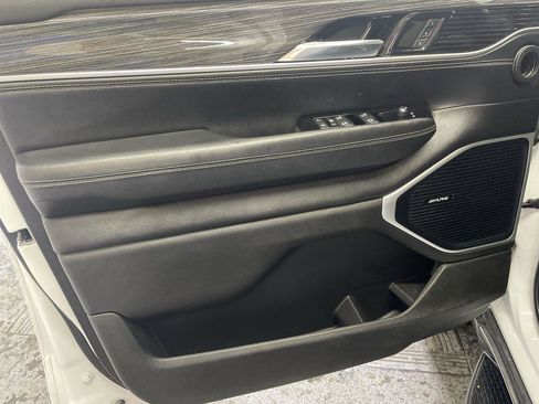 Used 2022 Jeep Wagoneer Series II AWD/4WD image 13