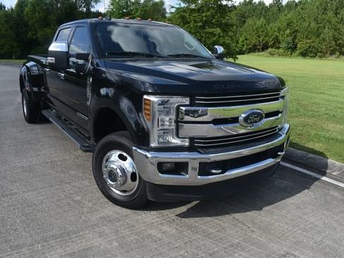 Used 2019 Ford F350 Lariat w/ Chrome Package image 2