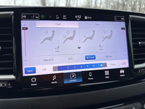 Used 2022 Chrysler Pacifica Touring-L image 26