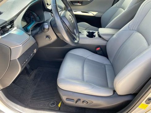 Used 2021 Toyota Venza XLE w/ Softex Package AWD/4WD image 11
