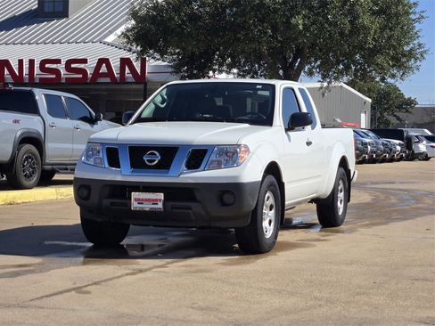 Used 2021 Nissan Frontier S image 2
