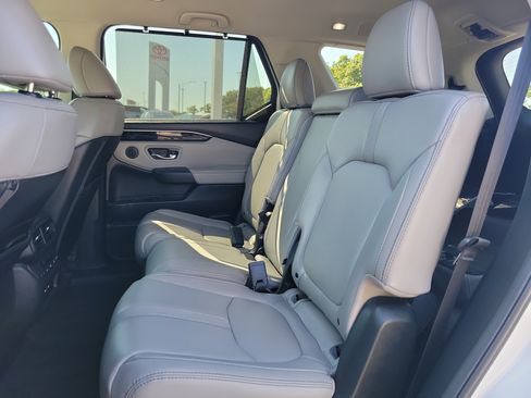 Used 2025 Honda Pilot EX-L image 11